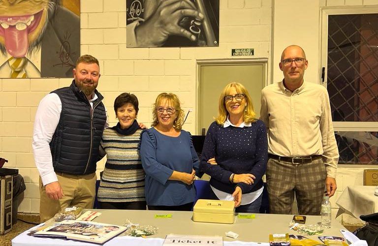 Cientos de personas de más de 20 países participan en la fiesta solidaria ‘Degusta Culturas’ de Sant Jordi