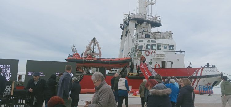 El vaixell d’Open Arms atraca al port de la Ràpita