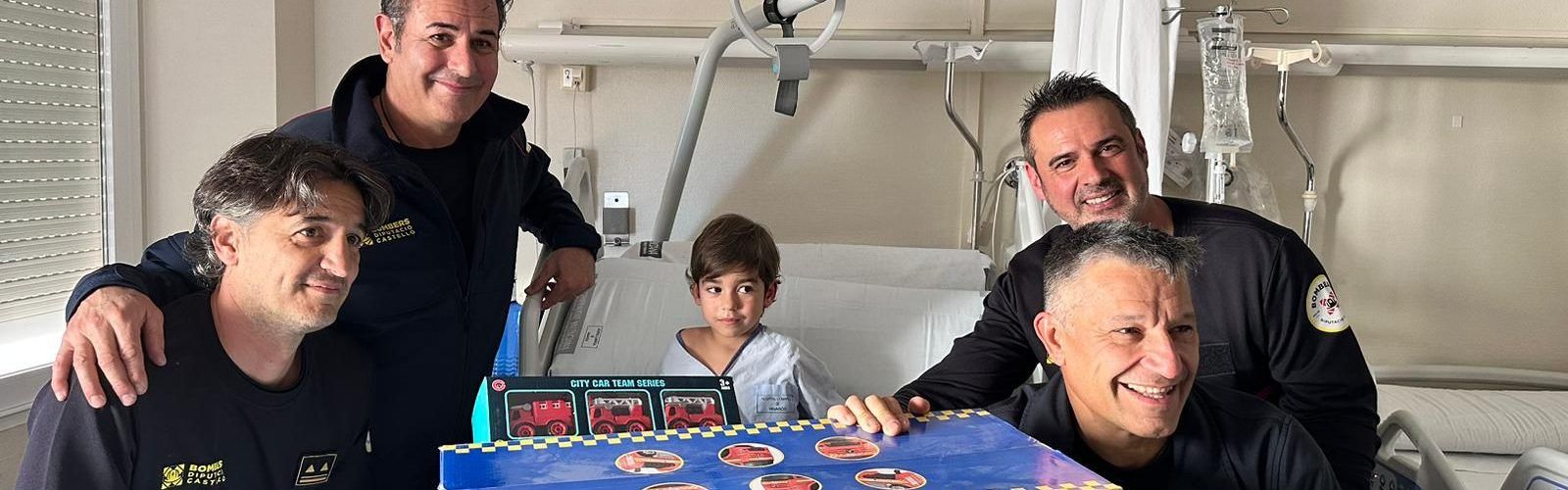 Bombers i alumnat del conservatori de Benicarló alegren l’Hospital de Vinaròs