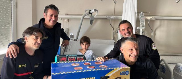 Bombers i alumnat del conservatori de Benicarló alegren l’Hospital de Vinaròs