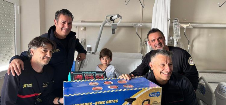 Bombers i alumnat del conservatori de Benicarló alegren l’Hospital de Vinaròs