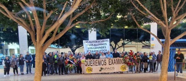 Autoescoles de Vinaròs i comarca, en la marxa lenta de protesta convocada a Castelló