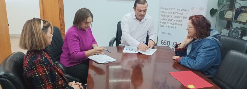 L’Ajuntament de Peníscola signa convenis de col·laboració amb la Fundació Amigó i l’Associació de Dany Cerebral Adquirit Ateneu
