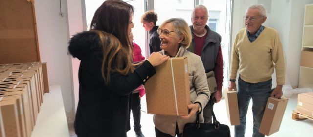 El Ayuntamiento de Peñíscola entrega 1500 cestas de Navidad a los más mayores