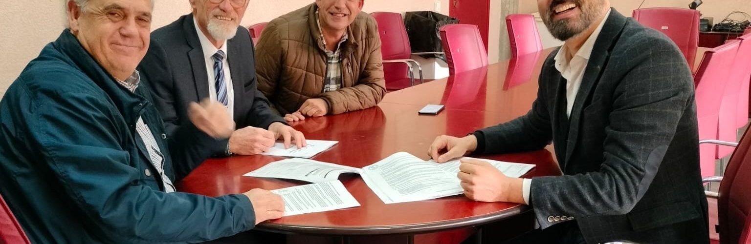 Benicarló visita l’Ajuntament d’Alcanar per conéixer el model de gestió de la seua piscina