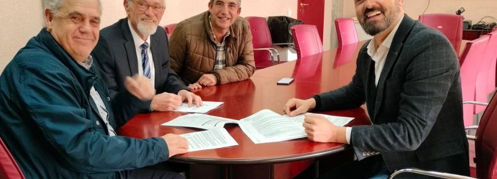 Benicarló visita l’Ajuntament d’Alcanar per conéixer el model de gestió de la seua piscina