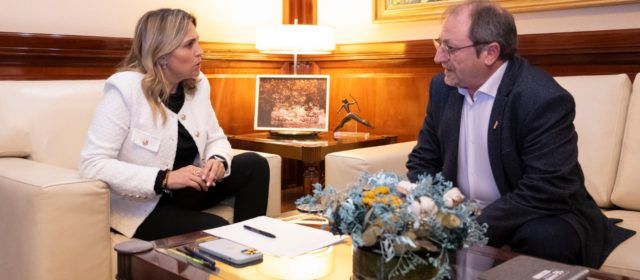 L’alcalde de Santa Magdalena es reuneix amb la presidenta de la Diputació de Castelló