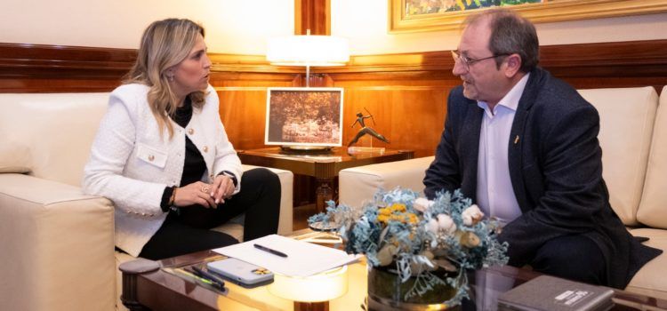 L’alcalde de Santa Magdalena es reuneix amb la presidenta de la Diputació de Castelló
