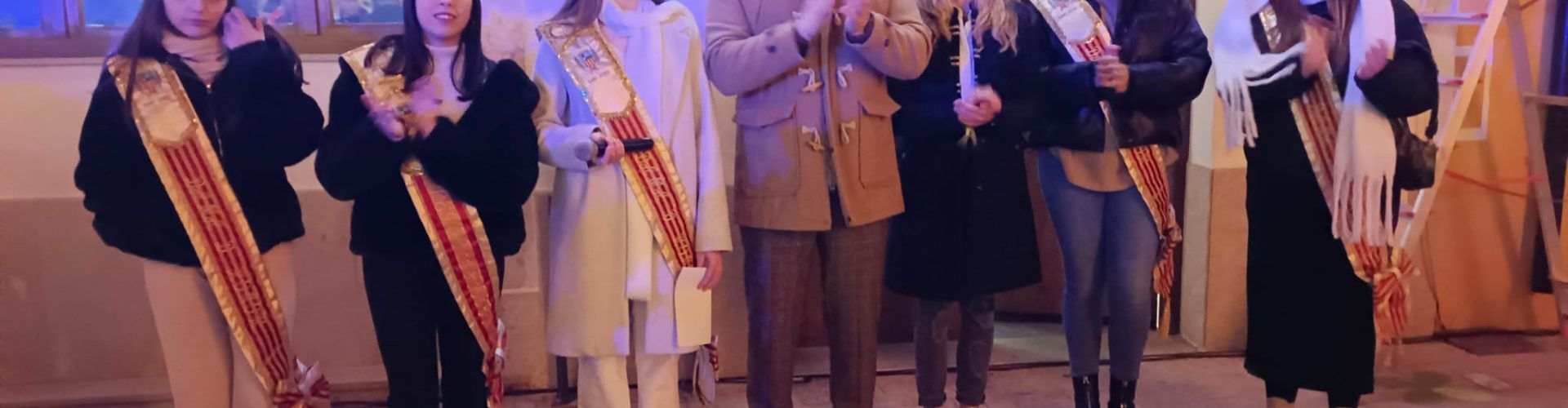 Sant Jordi inicia la seua programació de Nadal amb una espectacular encesa de llums en la seua plaça Major