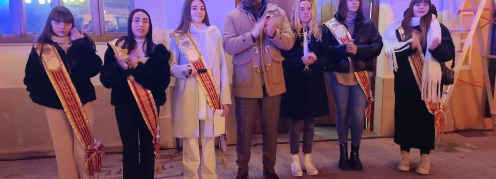 Sant Jordi inicia la seua programació de Nadal amb una espectacular encesa de llums en la seua plaça Major
