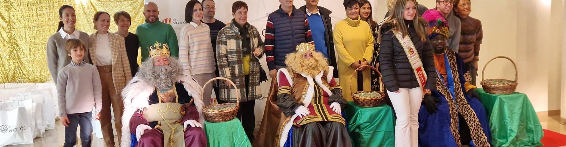 Els Reis Mags lliuren regals a Caixa Vinaròs