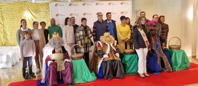 Els Reis Mags lliuren regals a Caixa Vinaròs