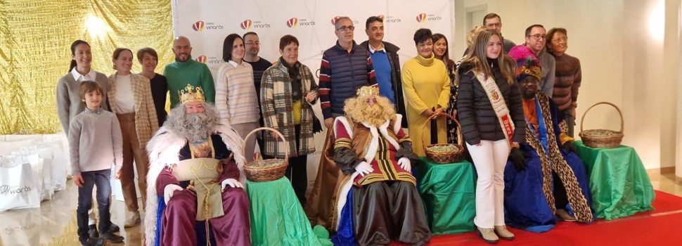 Els Reis Mags lliuren regals a Caixa Vinaròs