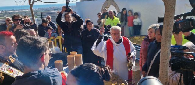 Benedicció i repartiment de l’arròs del dia del patró