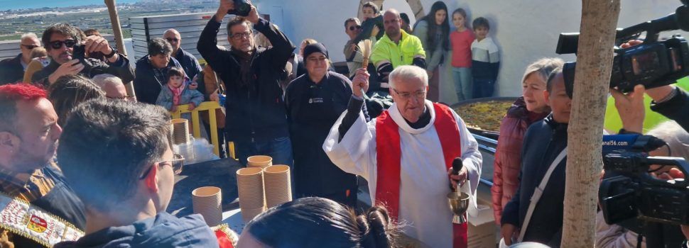 Benedicció i repartiment de l’arròs del dia del patró