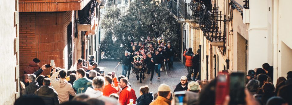 La foguera d’Albocàsser per Sant Antoni ja espera per a ser cremada