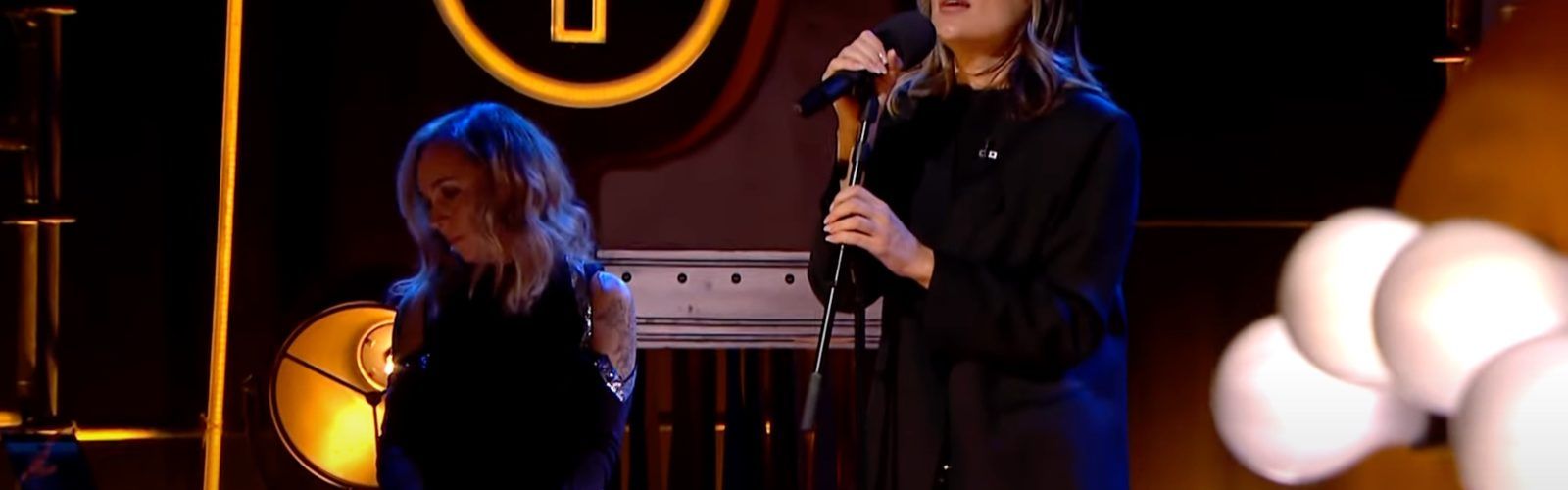 Angie Lófer actúa con Lorena Gómez en el homenaje a María Teresa Campos en RTVE
