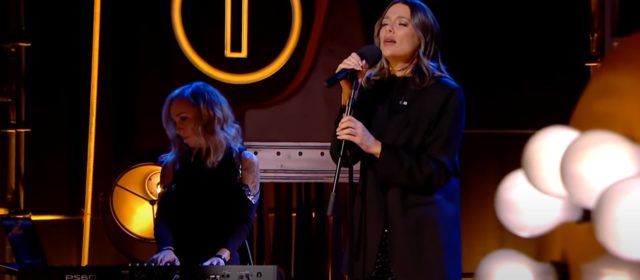 Angie Lófer actúa con Lorena Gómez en el homenaje a María Teresa Campos en RTVE