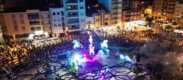 El Carnaval de Vinaròs s’enlaira amb un començament espectacular