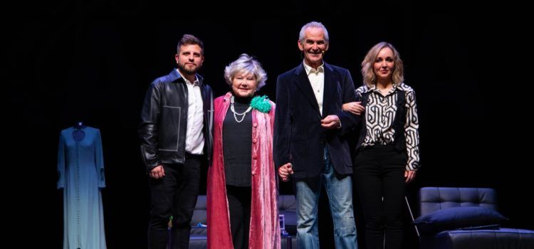 La vinarossenca Angie Lófer posa la música a la tornada de Karina als escenaris