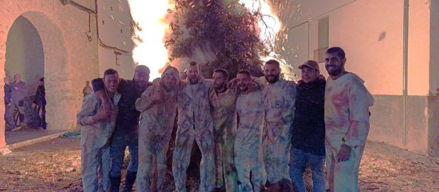 La foguera de Sant Antoni lluïx a Palanques