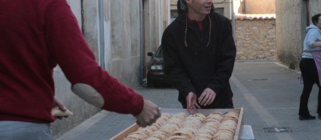 Vilafranca prepara 15.000 pastissos farcits de confitura de carabassa per a Sant Antoni