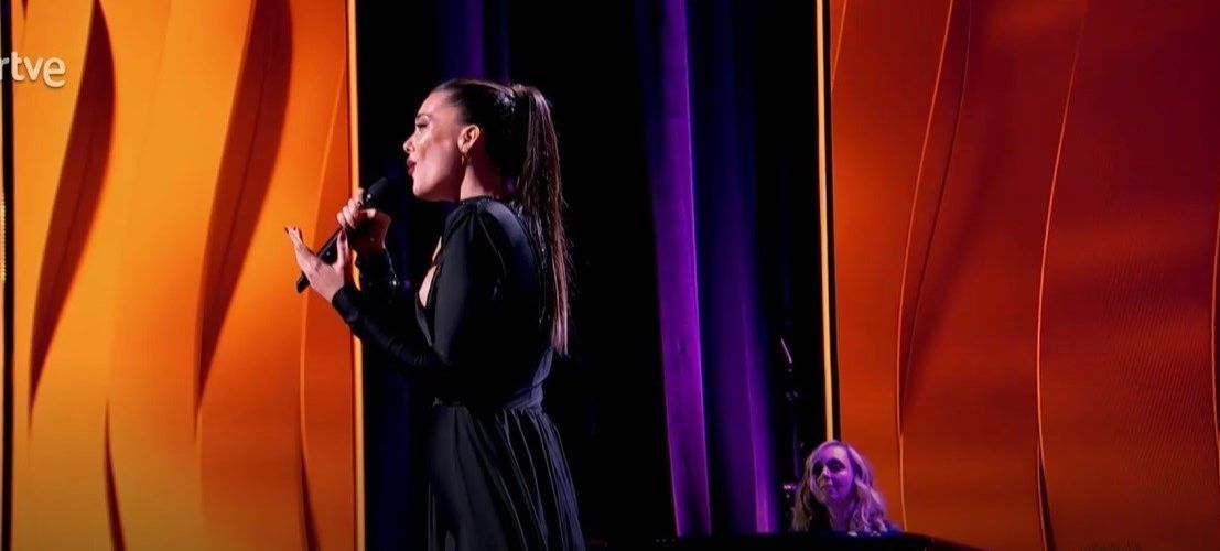Angie Lófer amb Lorena Gómez en l’homenatge a María Teresa Campos i en la reaparició de Karina