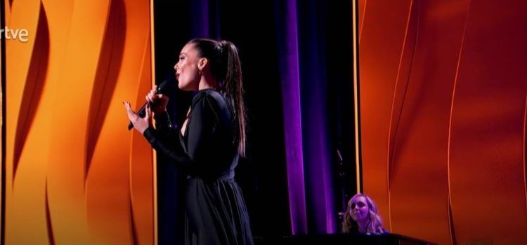 Angie Lófer amb Lorena Gómez en l’homenatge a María Teresa Campos i en la reaparició de Karina