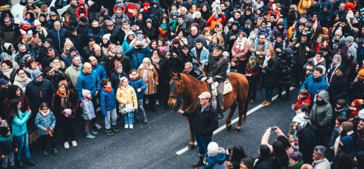 “Con una copa y un pastel, a callar Don Rafael”: així està sent la festa de Sant Antoni a Vilafranca