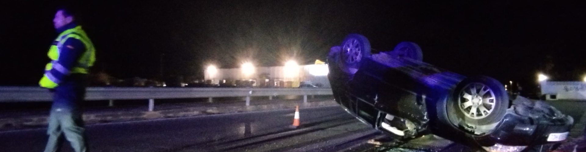 Accidente sin heridos, con vuelco de un coche a la salida de Benicarló