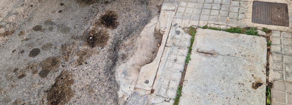 Fotos: mal estat del carrer Meseguer i Costa de Vinaròs