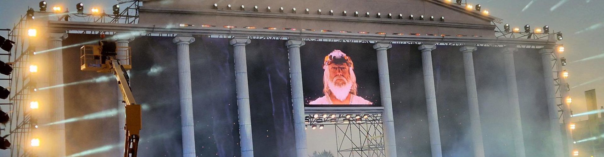 Ultimant el grandiós escenari de la gala de reines i reis