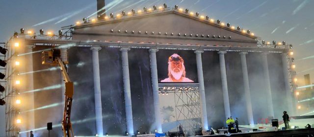 Ultimant el grandiós escenari de la gala de reines i reis