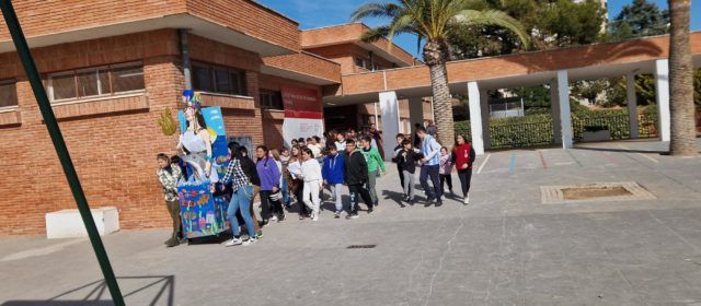 Arribada de la Carnestoltes al col·legi Assumpció