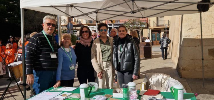 Paradeta informativa de l’associació contra el càncer de Vinaròs