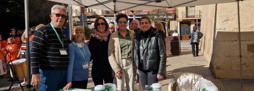 Paradeta informativa de l’associació contra el càncer de Vinaròs