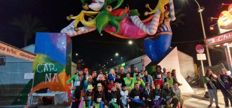 Carrera de disfresses pel passeig marítim