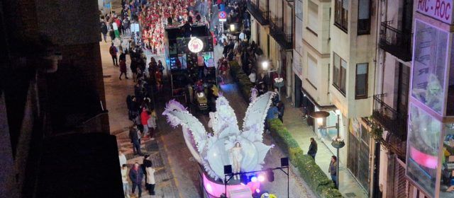 La segona desfilada del Carnaval de Vinaròs, en vídeos
