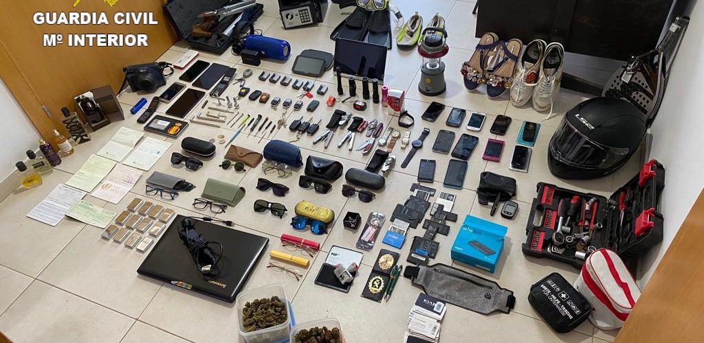 Un detenido en Benicarló por 37 robos en interior de vehículos, 2 hurtos, 11 delitos de daños y cultivo y elaboración de drogas