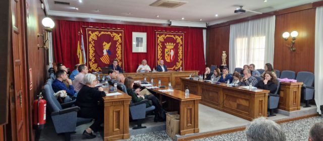 L’Ajuntament de Vinaròs aprova el primer pressupost del tripartit PP-PVI-VOX