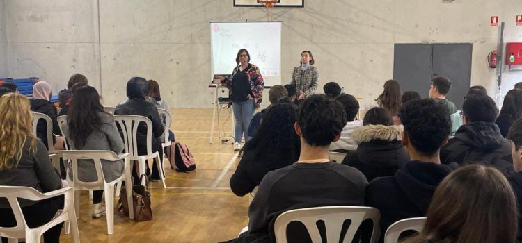 L’Ajuntament de Peníscola impulsa activitats de prevenció de la violència de gènere en la comunitat educativa