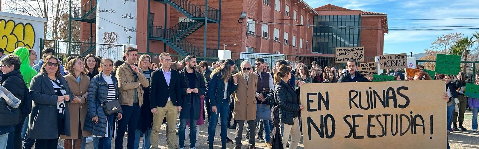 El PSPV de Castelló es mobilitza contra la decisió del PP de Carlos Mazón de “desmantellar i liquidar el Pla Edificant i deixar milers d’alumnes amb aules desfasades”
