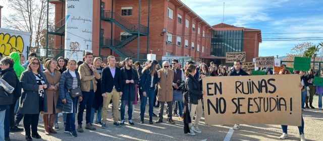 El PSPV de Castelló es mobilitza contra la decisió del PP de Carlos Mazón de “desmantellar i liquidar el Pla Edificant i deixar milers d’alumnes amb aules desfasades”
