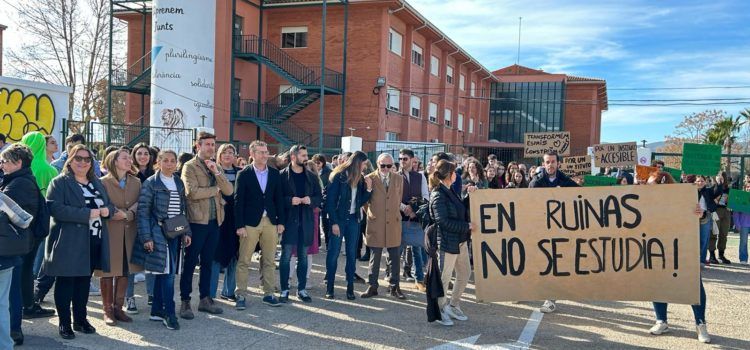 El PSPV de Castelló es mobilitza contra la decisió del PP de Carlos Mazón de “desmantellar i liquidar el Pla Edificant i deixar milers d’alumnes amb aules desfasades”