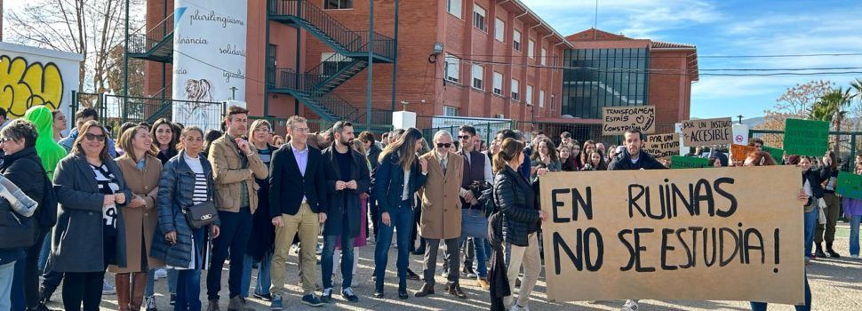 El PSPV de Castelló es mobilitza contra la decisió del PP de Carlos Mazón de “desmantellar i liquidar el Pla Edificant i deixar milers d’alumnes amb aules desfasades”