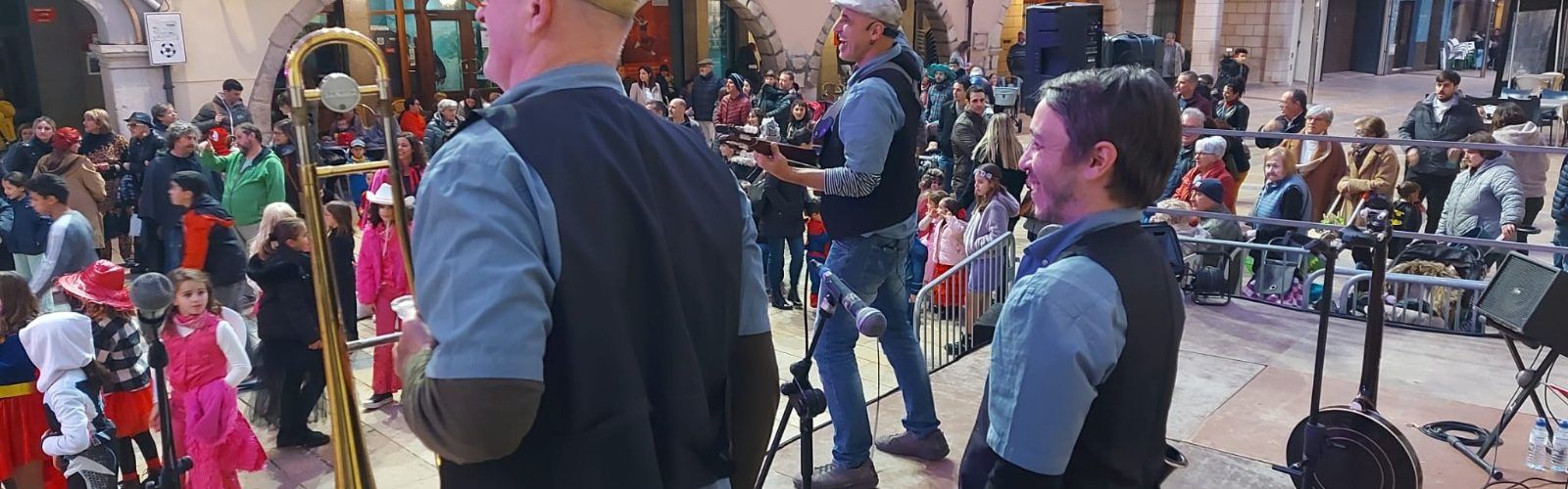 Carnaval familiar a Ulldecona amb Roger Canals i  Zigurat Band