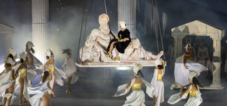 La Gala de Reines i Reis del Carnaval de Vinaròs 2024 va ser un èxit deslumbrant
