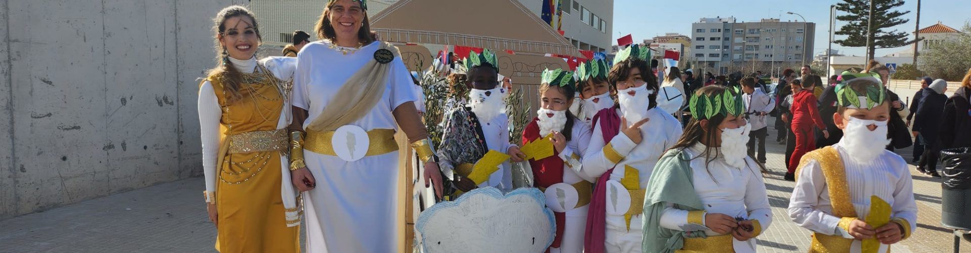 El CEIP Jaume I s’ompli de déus grecs