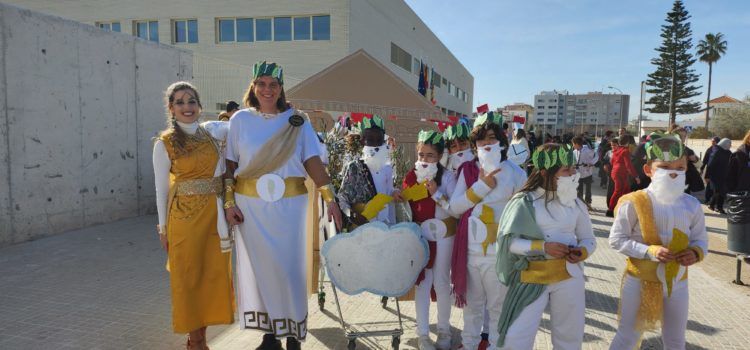 El CEIP Jaume I s’ompli de déus grecs