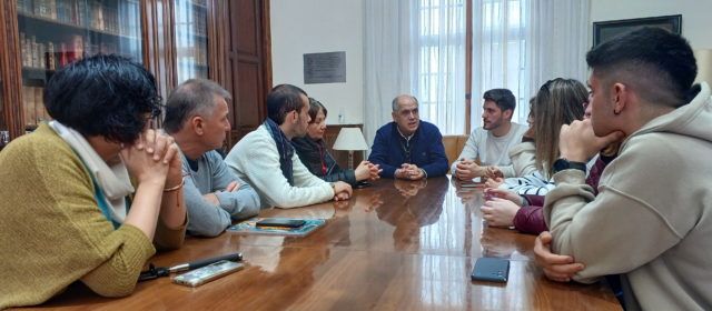 L’Ajuntament escolta les reivindicacions de l’alumnat de l’IES Ramón Cid